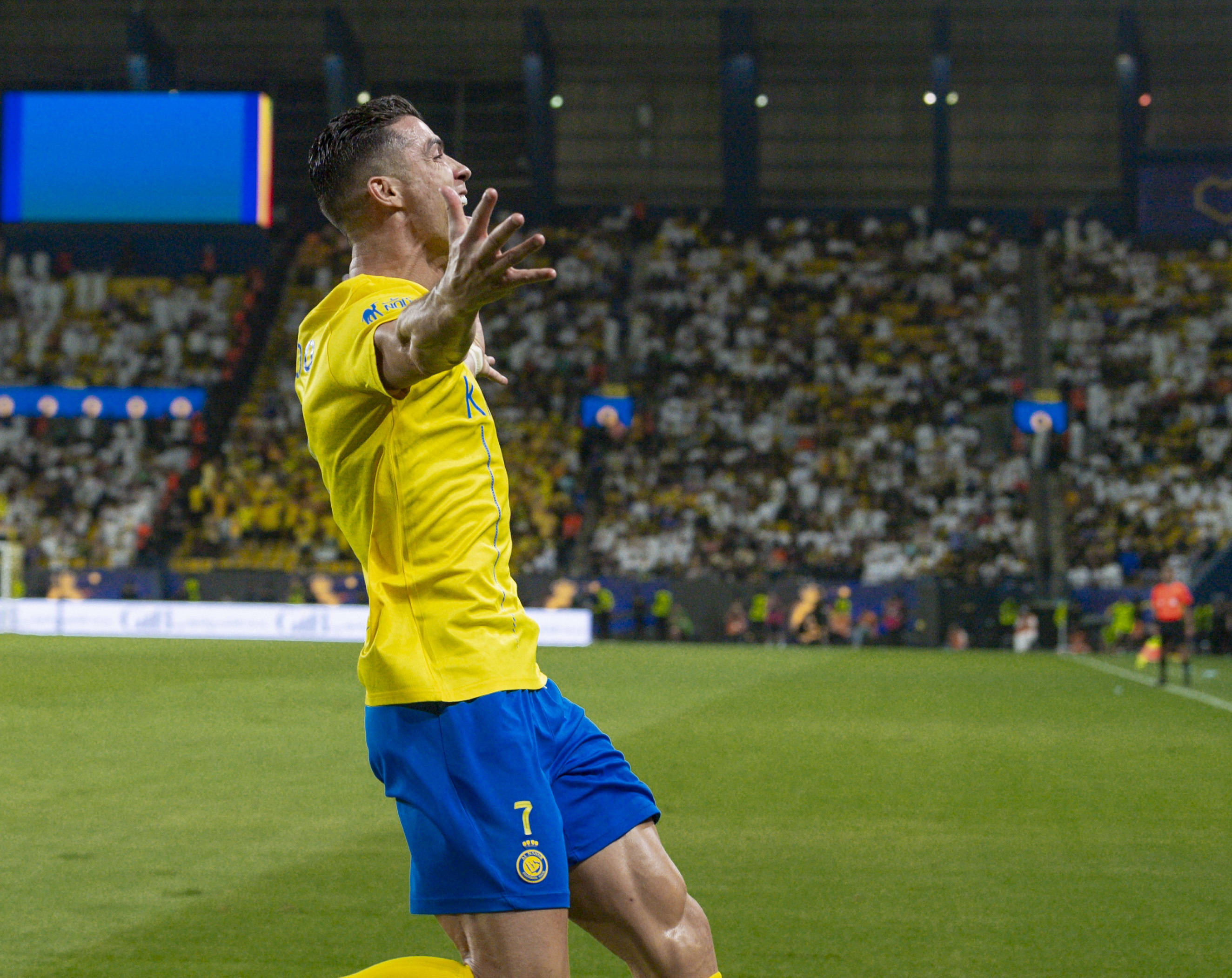 C罗迎来三赛季出色发挥，巴塞罗那观众热烈欢呼！-九游平台